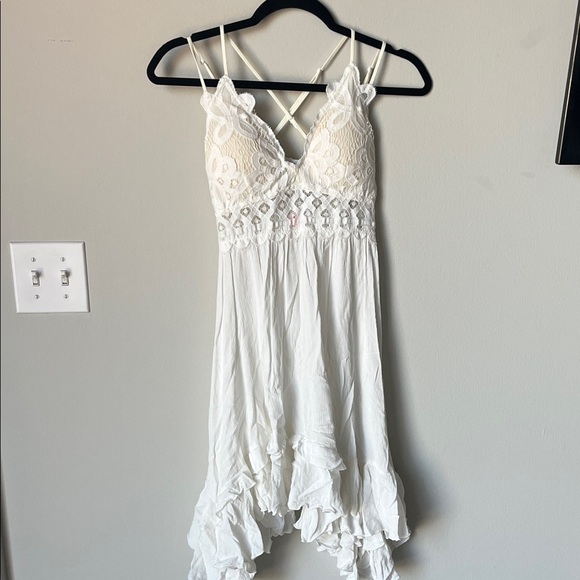 AKIRA Dresses & Skirts - NWT AKIRA Elegant White Lace Dress
